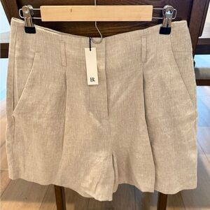 Banana Republic Natural Beige Linen-Blend Pleated Women's Shorts